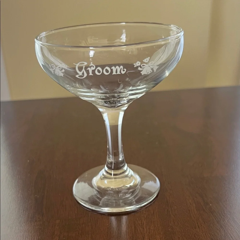 Set of Engraved Glass Champagne Coupes - Picture 6 of 6